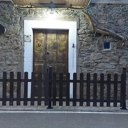 Complejo Rural Valle Del Narcea Semesterbostad